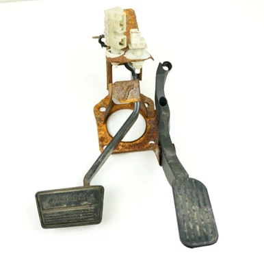 Pedal de freio e acelerador a gás com conjunto de suporte Oldsmobile Alero - Imagem 1 de 4
