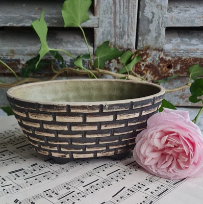 ANCIEN POT EN GRES FORME PANIER - Photo 1/4