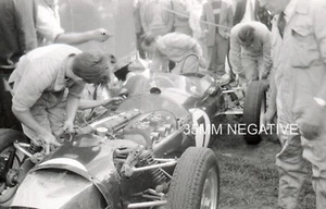 FOTO DE 35 MM NEGATIVO MUSGO AGITADO FURGUSON P99 TRACCIÓN EN LAS CUATRO RUEDAS OULTON PARK 1961 - Imagen 1 de 2