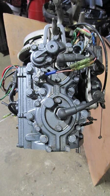 40hp C40 C40HP Yamaha 2 tiempos fueraborda 2 enchufes funcionando CABEZAL ELÉCTRICO SOLO 120 PSI Foto 1 de 4