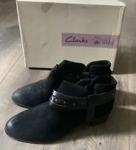 womens clarks black suede ankle boots 7.5 medium nib - Picture 1 of 3