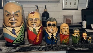 Vintage russische verschachtelte Puppen - politische Führer - handbemalt Holz 7 Stück - Bild 1 von 8