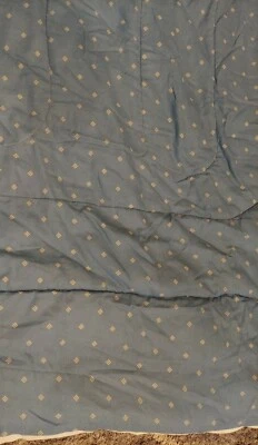 Edredón reversible Queen 98" x 82" patrón diamante azul/crema Foto 1 de 2