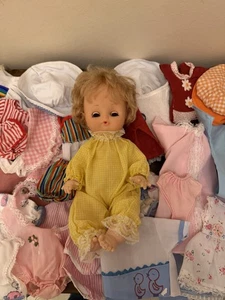 1978 Eegee Co Baby Puppe Schlafaugen verwurzelte Haare Hongkong Vintage Kleidung Paket - Bild 1 von 21