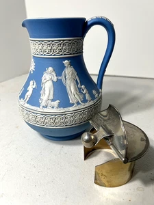 SPÄTES 19. JAHRHUNDERT WEDGWOOD BLAU DIP JASPERWARE KRUG - ANGEBOTE DES FRIEDENS - 5,50" T - Bild 1 von 11