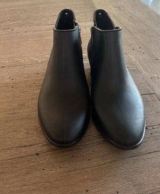 SAM EDELMAN PETTY RAIN WOMEN ANKLE BOOTS SIZE 7M BLACK RUBBER - Image 1 of 4