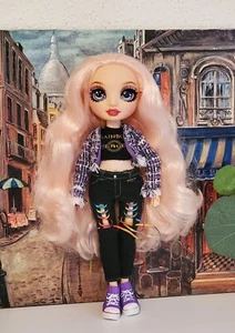 Rainbow High Bella Gelenkpuppe mit Kleidung Schuhe Zubehör - Bild 1 von 14
