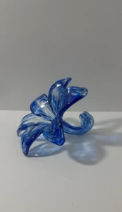 Art Glass Hand Blown 6 Petal Stargazer Blue Lily Flower Twisted Stem Sculpture - Bild 1 von 6