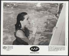 RENA SOFER in TV Melrose Place '99 SWIMMING POOL