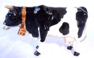 KLIMA K243 - 1 Miniature statuette en porcelaine - VACHE MAIGRE BLANCHE ET NOIRE - Picture 1 of 4
