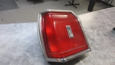 OLDSMOBILE DELTA 88 1980-1985 LUZ TRASERA LADO IZQUIERDO Foto 1 de 4