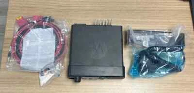 Motorola XPR4550 UHF 403-470MHz Mobile Radio 40W GPS AAM27QPH9LA1AN - Image 1 of 4