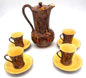 Vintage 1977 MCM Kunstkeramik Kaffeekanne mit 4 Demitasse Tassen & Untertassen signiert - Bild 1 von 10