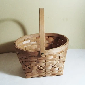 Basket with Moveable Handle, Nice Woven X Pattern, Clean & Fresh 10"x11" LIght - Picture 1 of 8