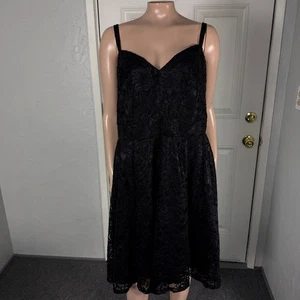 NUOVO abito donna Torrid 18 mini pizzo metallizzato gotico pizzo floreale T29 - Foto 1 di 9