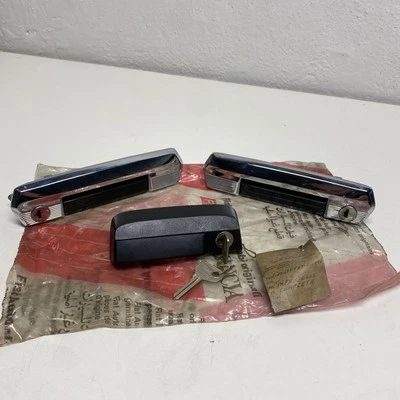 FIAT 131 S.W. FAMILIARE MANIGLIA ESTERNA PORTA ANTERIORE Dx/Sx OEM 4335885 - Immagine 1 di 4