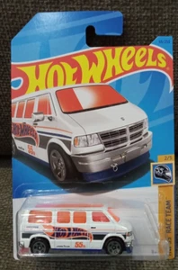 Hot Wheels 2023 Mainline Dodge Van 66/250 brandneu - Bild 1 von 7