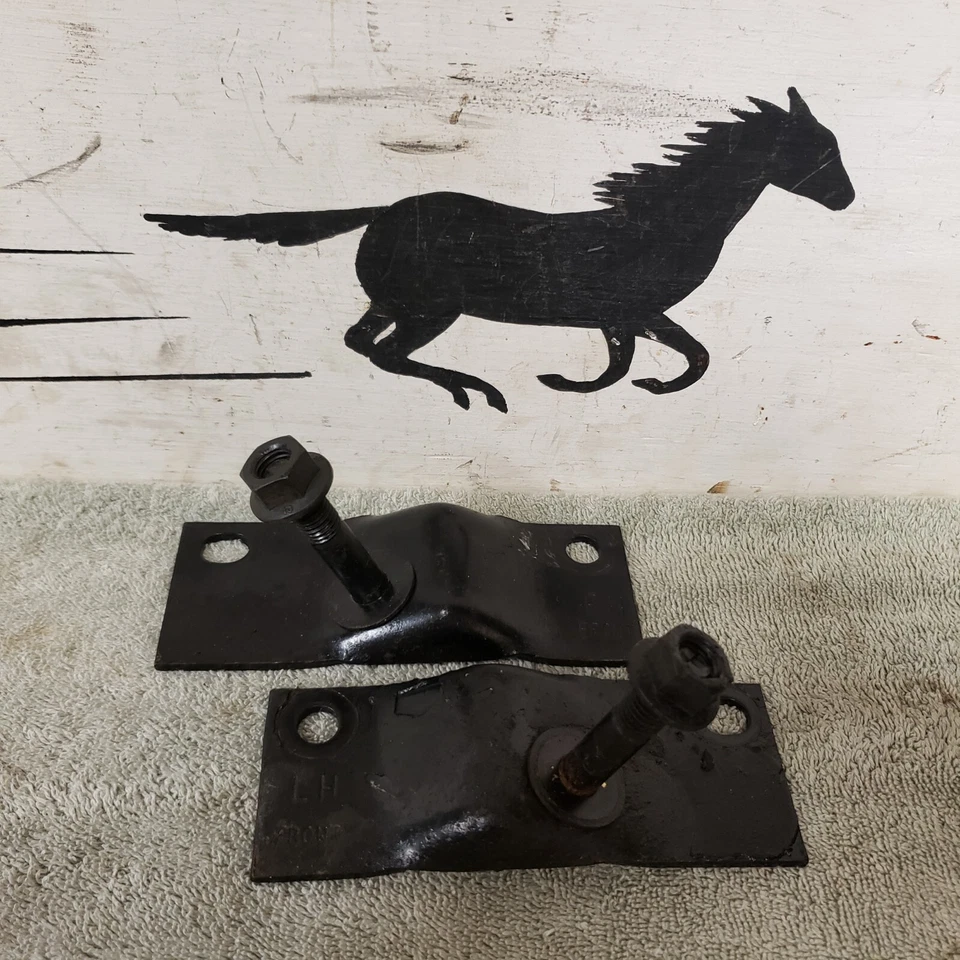 Suportes e ferragens de montagem quádruplos Ford Mustang GT LX 1994-2004 - Imagem 1 de 1