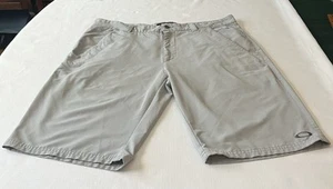 Oakley 50's Stretch Golf Shorts Light Gray Size 38 #RN96548, Poly & Spandex - Picture 1 of 16