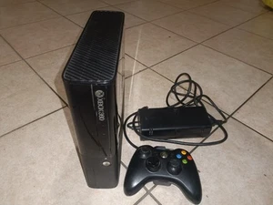 Xbox 360 E Stingray 250 GB Completa Leggi - Foto 1 di 2