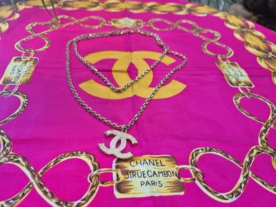 Collar CHANEL Marca de Coco Colgante Chapado en Oro 19" Cadena Marca CC  Foto 1 de 4