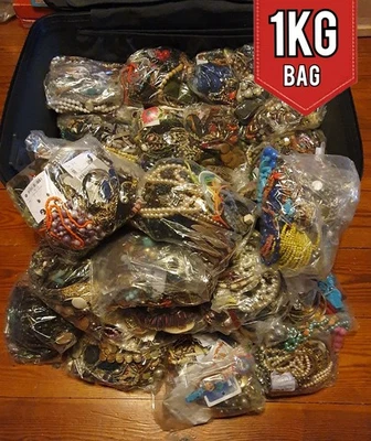 1kg Bags of Jewellery | Costume, Mixed Wear, Resell, Craft, Upcycle | Potluck - Image 1 of 4
