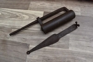 Cerradura de almohadilla de barril grande de hierro herrero hecho a mano antigua coleccionable con llave funcionando - Imagen 1 de 11