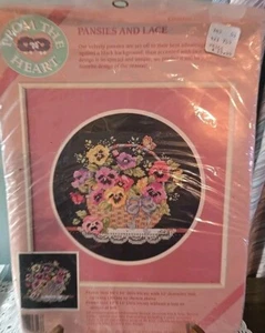 Dalle dimensioni del cuore pansies e pizzo contati punto croce 53543 1989 - Foto 1 di 5