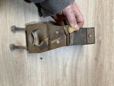 1968 charger 68-70 B-Body NOS Mopar 383 2.0" single exhaust pipe hanger  68-70 - Image 1 of 4