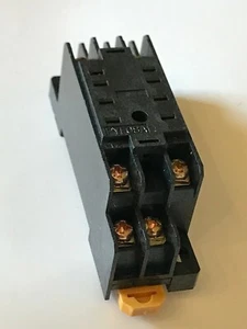 PYF08A 8 PIN RELAIS BASIS FÜR 'MY2' RELAIS HUTSCHIENE ODER SCHRAUBHALTERUNG ad1i9 - Bild 1 von 3