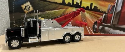 1/32 scale NEW RAY Diecast PETERBILT Model 379 TOW TRUCK/WRECKER Black /Red - Image 1 of 4