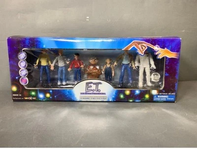 👽E.T. The Extra Terrestrial Limited Edition 7 Action Figures Toys R Us👽 - Image 1 of 4