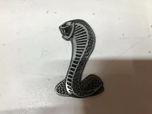 INSIGNIA SHELBY GT, LOGOTIPO, EMBLEMA, GUARDABARROS IZQUIERDO, SERPIENTE, COBRA - Imagen 1 de 2