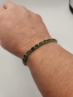 Brazalete de tenis de plata de ley con diopsido cromado Foto 1 de 4