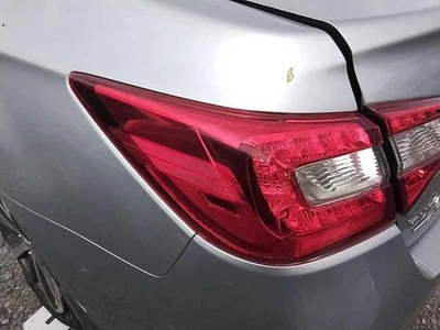 Used Left Tail Light Assembly fits: 2015 Subaru Legacy Sedan quarter panel mount Foto 1 de 4