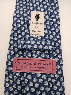 Мужской галстук Vinyard Vines 100% шелк (3,5 дюйма x 66 дюймов) геометрический синий с раковинами - Изображение 1 из 4