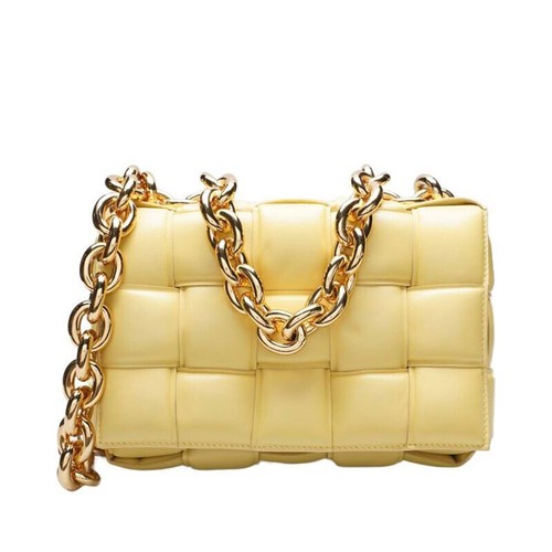 Borsa a tracolla donna Bottega Veneta pelle di agnello gialla imbottita cassetta catena oro