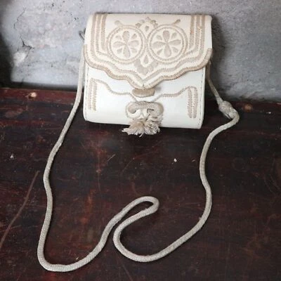 ancien petit sac a main blanc ecru bal avec broderie - Photo 1/4