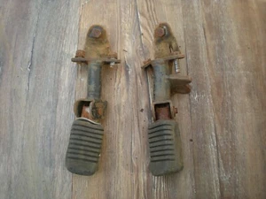 1980 KAWASAKI GS100 FOOT PEGS OEM - Picture 1 of 2