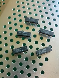 MC1648P MC1648 220 MHz VCO Voltage Controlled Oscillator Motorola DIP14 LX503 NE - Foto 1 di 9