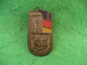 Distintivo RDT Erfurt Congresso della Gioventù Operaia Germania 1958 - Foto 1 di 3