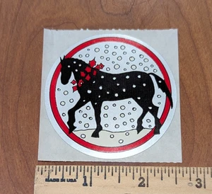 1980er Atemberaubendes Feiertagspferd Sammelalbum Sticker Pferd Weihnachten Rund Schön - Bild 1 von 2