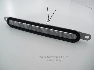 MITSUBISHI GALANT 2009 TERCERA LUZ DE FRENO MONTADA EN MALETERO OEM Foto 1 de 2