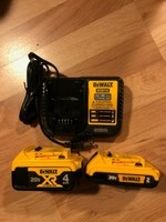 New Dewalt 20V DCB204 4Ah DCB203 2.0Ah DCB112 2 Batteries & Charger Starter Kit 
