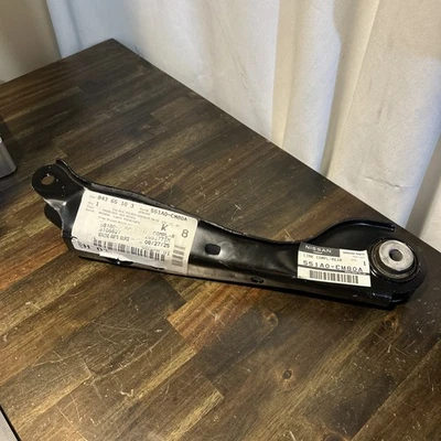 Brazo de enlace lateral inferior trasero de pasajero genuino OEM Nissan Infiniti 551A0-CM80A Foto 1 de 4