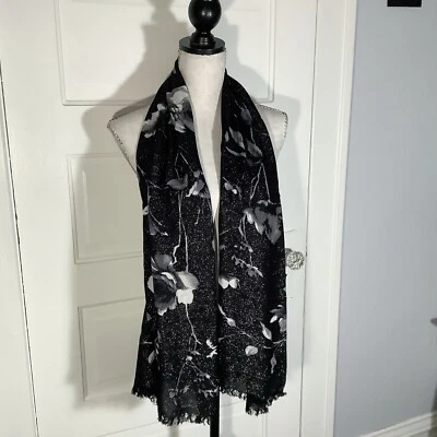 Шарф с розовым принтом серый и черный мягкий и мерцающий от Collection Eighteen - Изображение 1 из 4