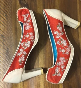 Tacchi stile asiatico ricamati floreali raso rosso a scelta irregolare taglia 37 us 6,5 - Foto 1 di 13