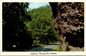 HIGHWAY Through the Smokies MOUNTAINS of the CAROLINAS Postcard - Picture 1 of 2
