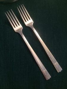2-Oneida Caprice, Nobility Plate - Silver Plate Dinner Fork Silverplate 72437 - Picture 1 of 5