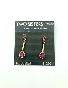 Pendientes de Tarjeta Vintage Dos Hermanas Lauren Y Leah Nuevos Con - Tono Dorado Púrpura - Imagen 1 de 2